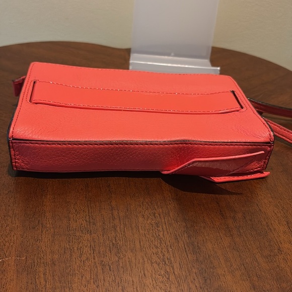 Kate Spade wristlet pebble leather/patent bow on front orangeish red gold NWOT - Picture 9 of 13